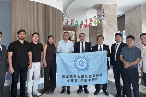 Chamber of commerce delegation
